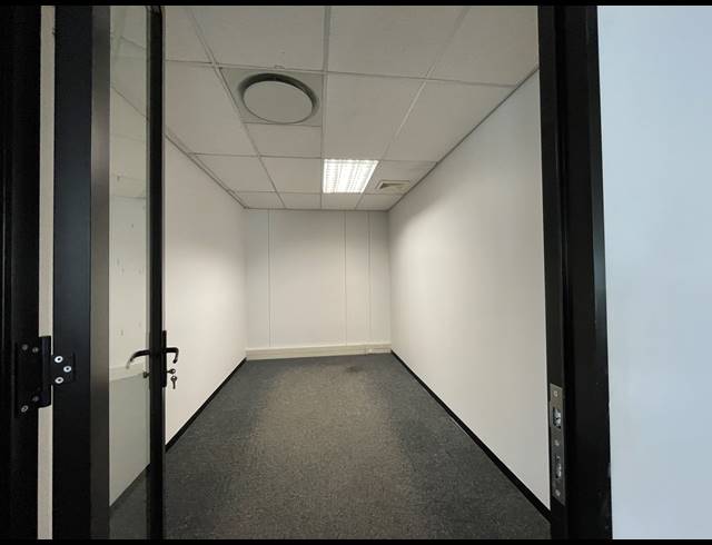 669M² OFFICE TO LET IN BRYANSTON